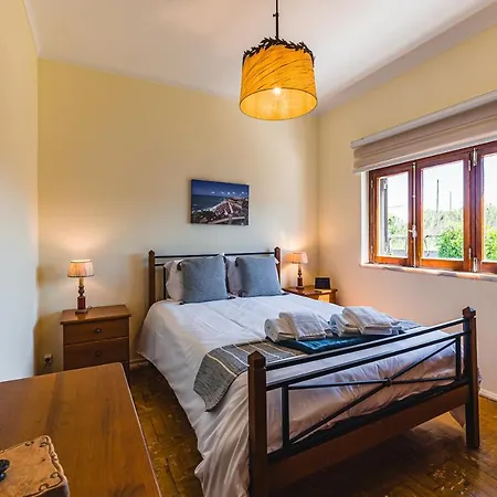 Casa A Beira Mar - With Ocean View Holiday home Sao Pedro da Cadeira